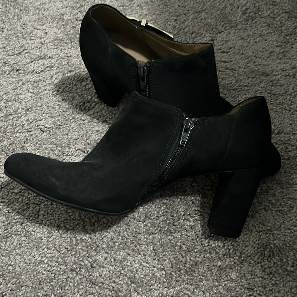 Women’s Black Boots - Picture 3 of 5